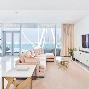 Luxury 2 Bedroom Beachfront W Stunning Sea View شقة دبي